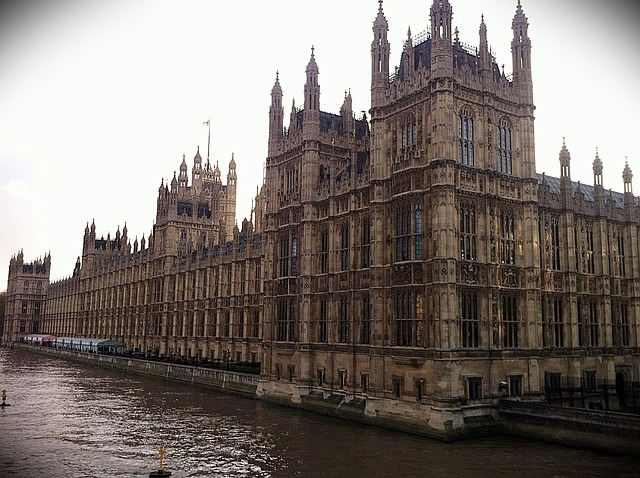Read more about the article UK dithers on defence
