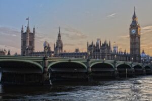 Read more about the article Russia threatens Westminster Bridge